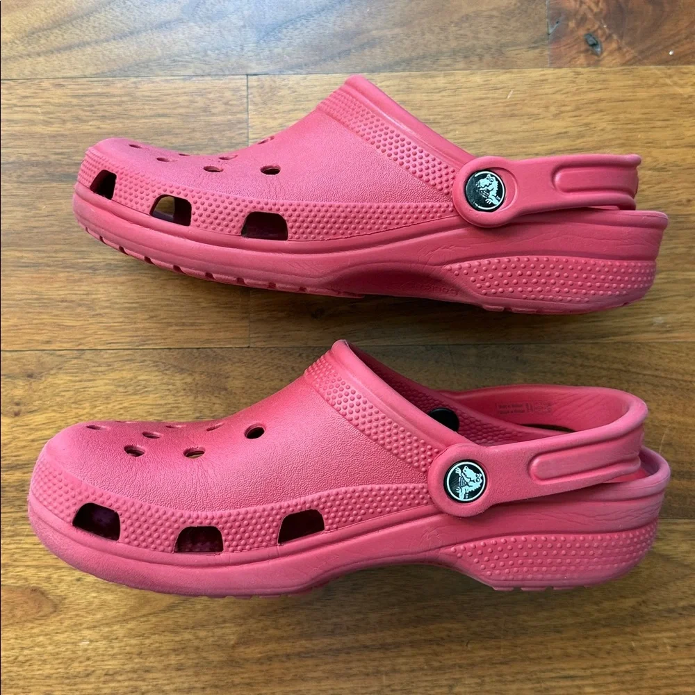 Crocs Unisex Classic Red Clogs Size Women 7 / Men 5 - Picture 4 of 8
